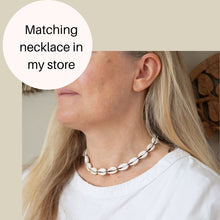 Load image into Gallery viewer, Handmade Cowrie Shell Bracelet